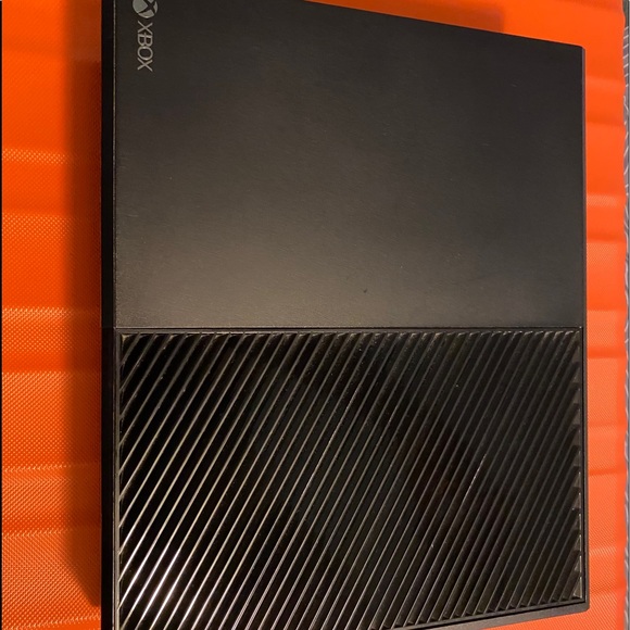 Xbox One (500GB) - Picture 2 of 10